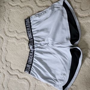 Under Armour womens shorts size medium
